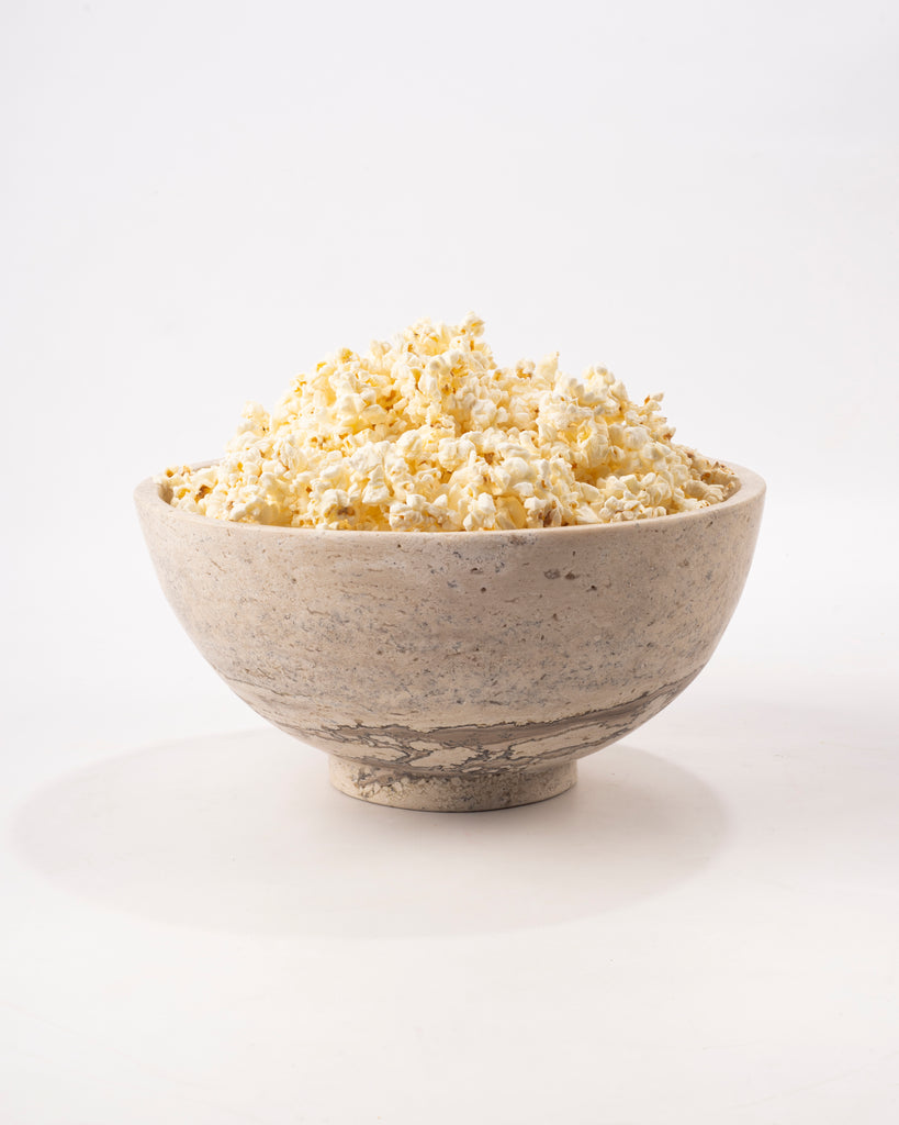 Frutero de mármol decorativo con diseño exclusivo y vetas únicas.
