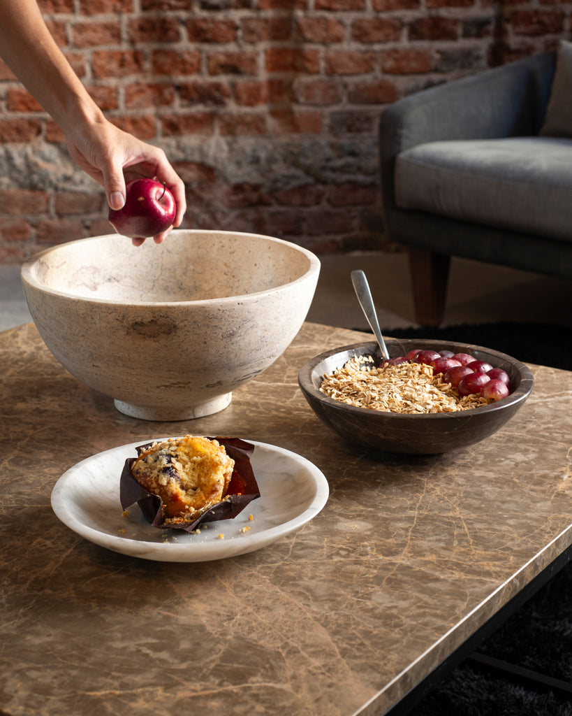 Bowl de mármol con uso multifuncional: decoración y almacenaje.
