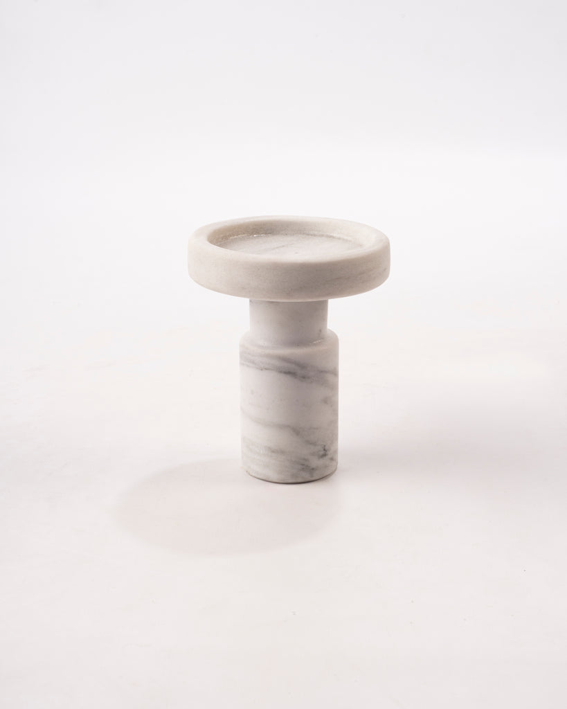 Portavelas de mármol elegante para mesas de centro y repisas.
