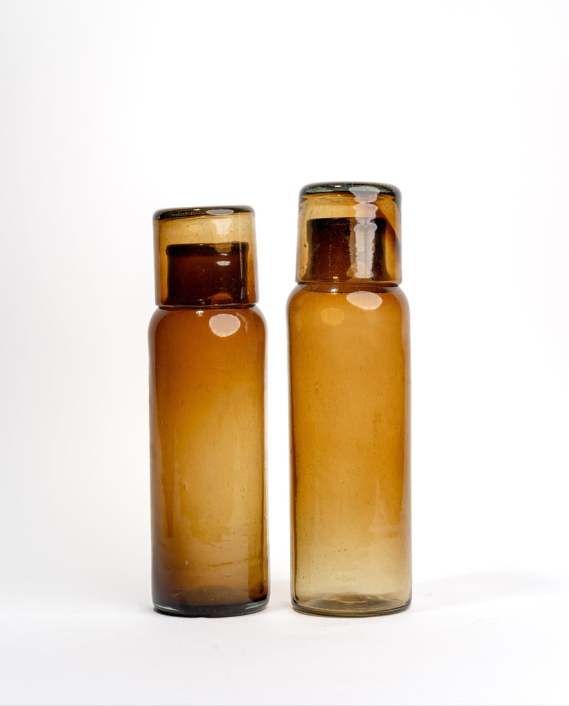 Jarra individual de 1.5 litros elaborada en vidrio soplado artesanal.
