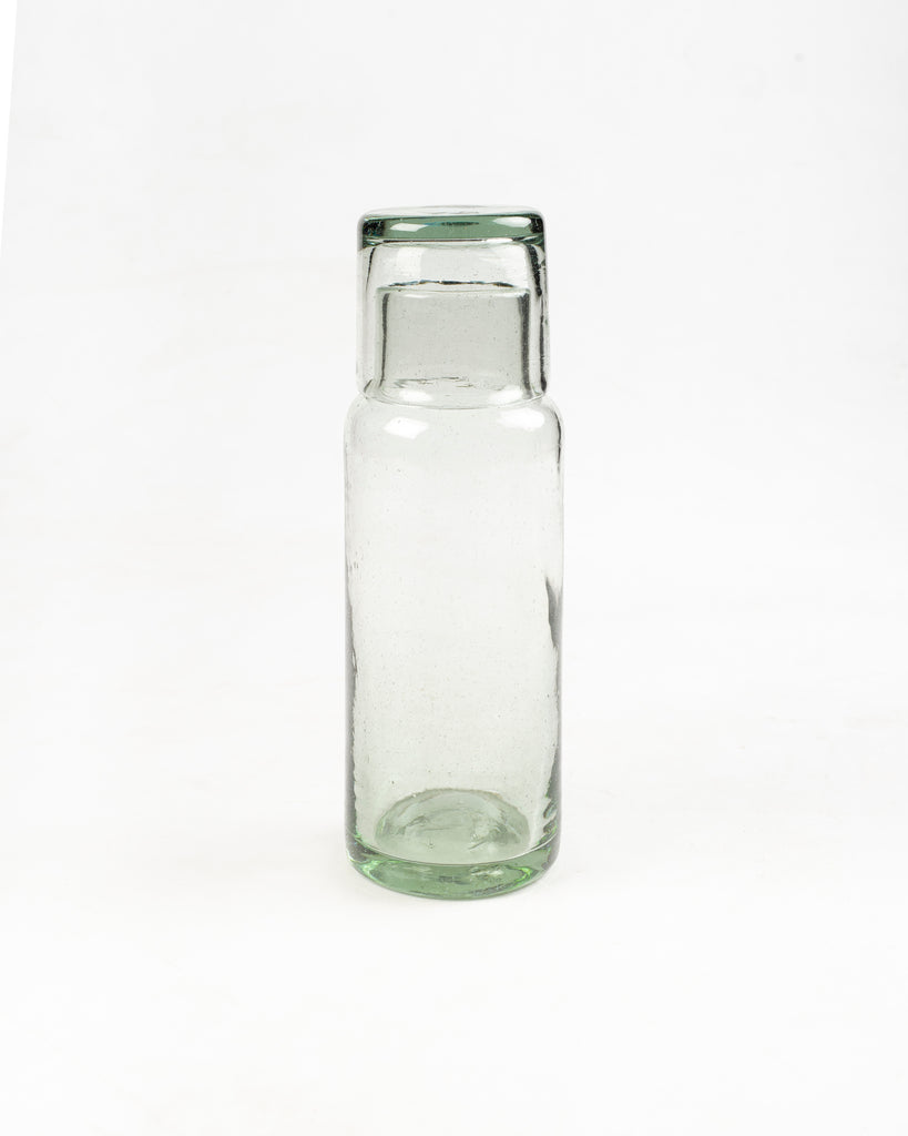 Jarra decorativa y funcional, diseño atemporal para elevar tus espacios.
