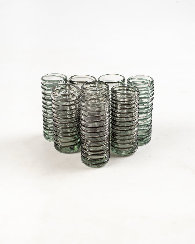 Vasos tequileros de vidrio soplado para shots de tequila.
