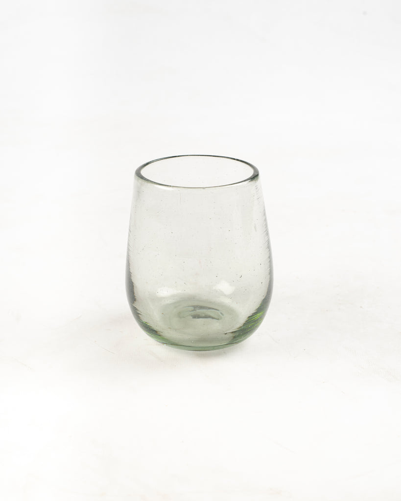 Juego de vasos de vidrio duraderos que realzan la cristalería de tu hogar.
