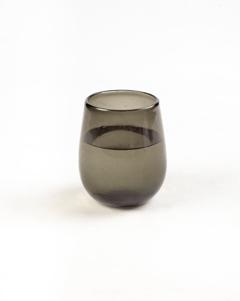 Juego de vasos de vidrio ideal para cualquier bebida y ocasión especial.
