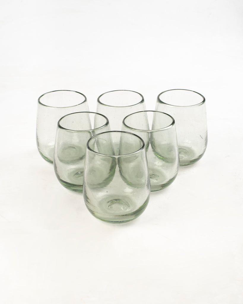 Set de vasos de vidrio duraderos y elegantes para complementar tu cristalería.
